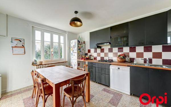 Maison à vendre    7 pièces • 176,56 m2 Vénissieux