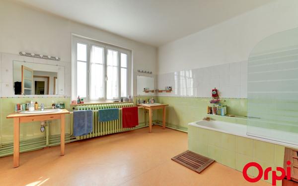 Maison à vendre    7 pièces • 176,56 m2 Vénissieux