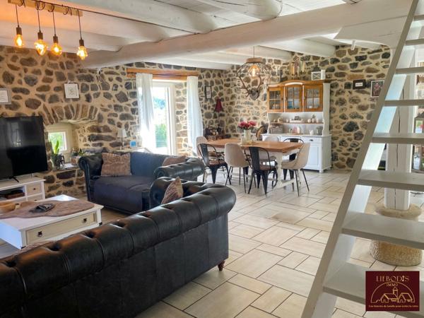 Laussonne (43150) Bâtisse en pierre d'époque à découvrir