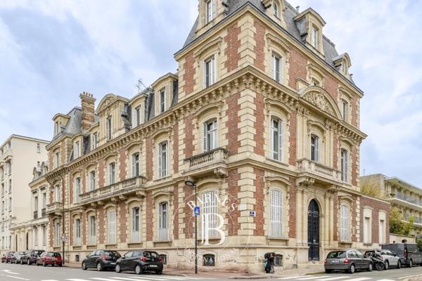 Saint-Germain-en-Laye, Hôtel particulier 15 Chambres -  755 m² à vendre