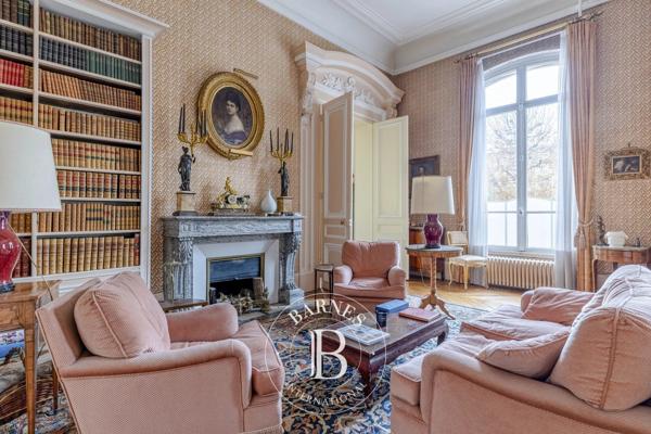 Saint-Germain-en-Laye, Hôtel particulier 15 Chambres -  755 m² à vendre
