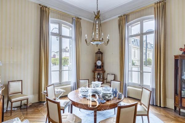 Saint-Germain-en-Laye, Hôtel particulier 15 Chambres -  755 m² à vendre