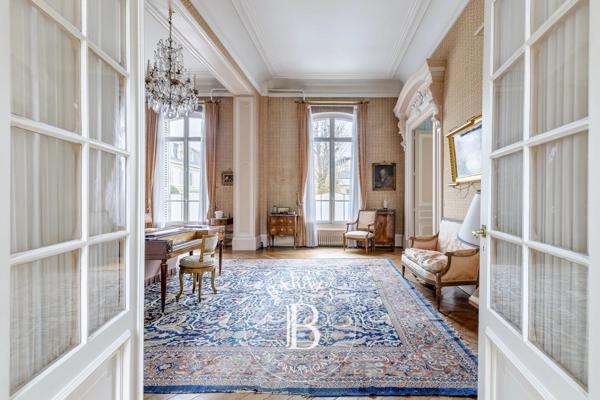 Saint-Germain-en-Laye, Hôtel particulier 15 Chambres -  755 m² à vendre