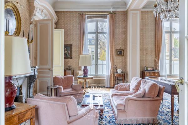 Saint-Germain-en-Laye, Hôtel particulier 15 Chambres -  755 m² à vendre