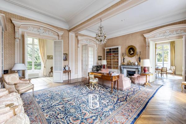 Saint-Germain-en-Laye, Hôtel particulier 15 Chambres -  755 m² à vendre