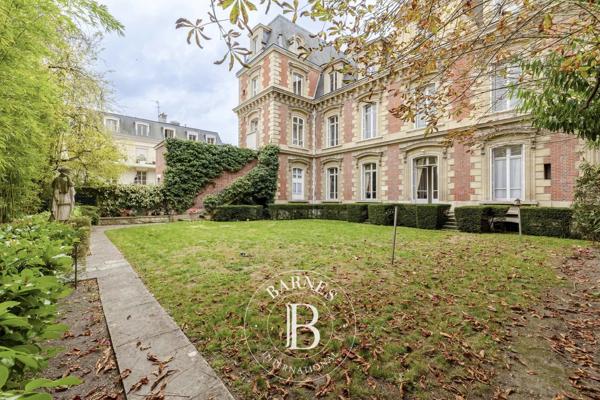 Saint-Germain-en-Laye, Hôtel particulier 15 Chambres -  755 m² à vendre