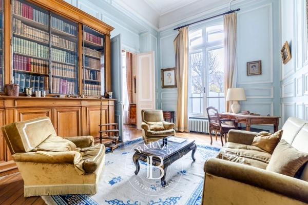 Saint-Germain-en-Laye, Hôtel particulier 15 Chambres -  755 m² à vendre