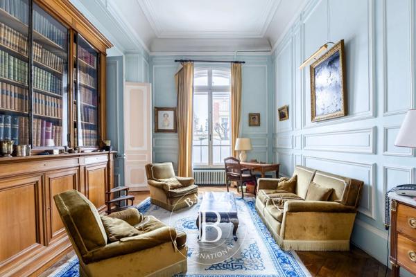 Saint-Germain-en-Laye, Hôtel particulier 15 Chambres -  755 m² à vendre