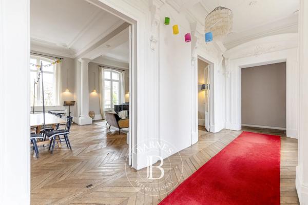 Saint-Germain-en-Laye, Hôtel particulier 15 Chambres -  755 m² à vendre