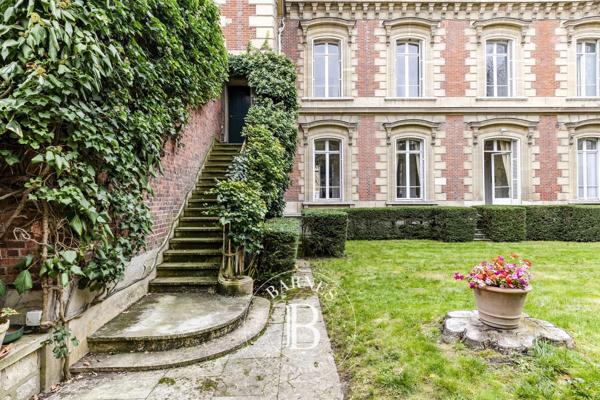 Saint-Germain-en-Laye, Hôtel particulier 15 Chambres -  755 m² à vendre