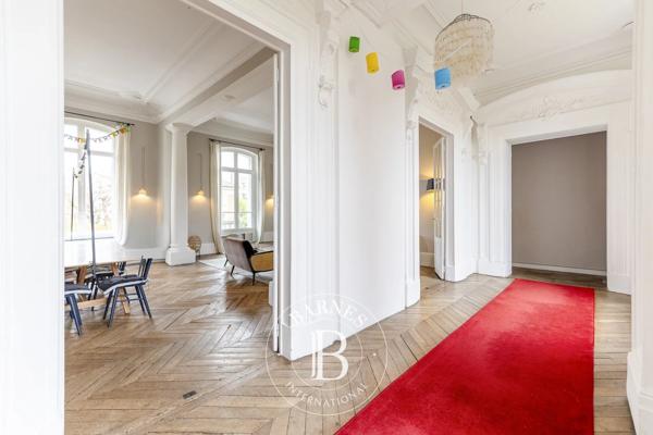 Saint-Germain-en-Laye, Hôtel particulier 15 Chambres -  755 m² à vendre