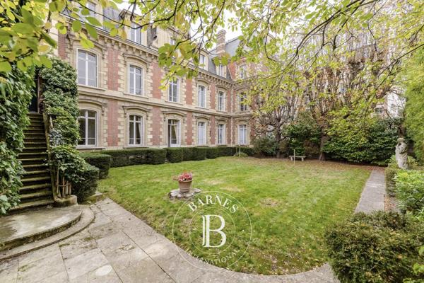 Saint-Germain-en-Laye, Hôtel particulier 15 Chambres -  755 m² à vendre
