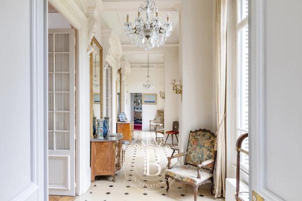 Saint-Germain-en-Laye, Hôtel particulier 15 Chambres -  755 m² à vendre
