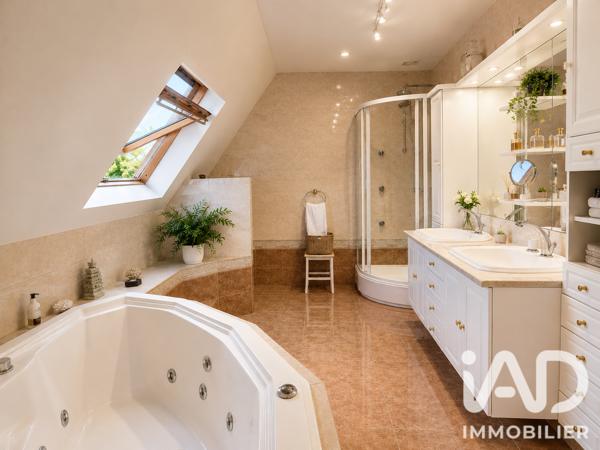 Maison à vendre 8 pièces 348,34 m² Pontault-Combault