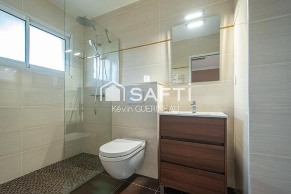 Maison de plain pied, 5 chambres, garage, jardin et piscine