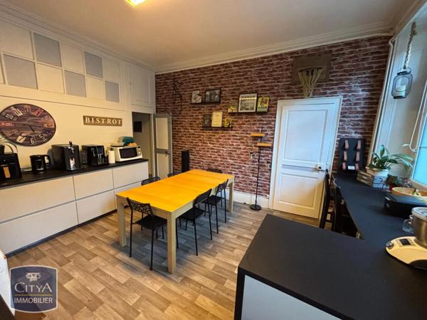 Appartement à louer 8 pièces 233m²