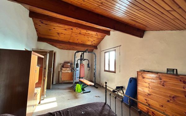 Maison à vendre    5 pièces • 180 m2 Reyrieux