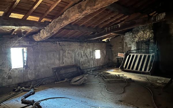 Maison à vendre    5 pièces • 180 m2 Reyrieux