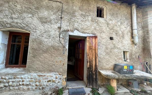 Maison à vendre    5 pièces • 180 m2 Reyrieux