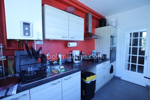 FLEURY LES AUBRAIS, 15' à pied de la gare SNCF, MAISON EN EXCELLENT ETAT de 2 chambres avec jardin