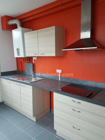 FLEURY LES AUBRAIS, 15' à pied de la gare SNCF, MAISON EN EXCELLENT ETAT de 2 chambres avec jardin