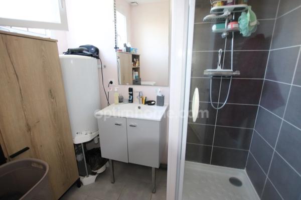 FLEURY LES AUBRAIS, 15' à pied de la gare SNCF, MAISON EN EXCELLENT ETAT de 2 chambres avec jardin