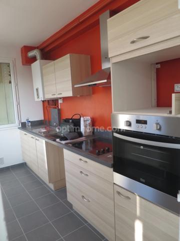 FLEURY LES AUBRAIS, 15' à pied de la gare SNCF, MAISON EN EXCELLENT ETAT de 2 chambres avec jardin