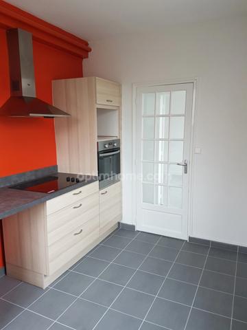 FLEURY LES AUBRAIS, 15' à pied de la gare SNCF, MAISON EN EXCELLENT ETAT de 2 chambres avec jardin