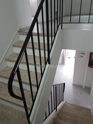 FLEURY LES AUBRAIS, 15' à pied de la gare SNCF, MAISON EN EXCELLENT ETAT de 2 chambres avec jardin