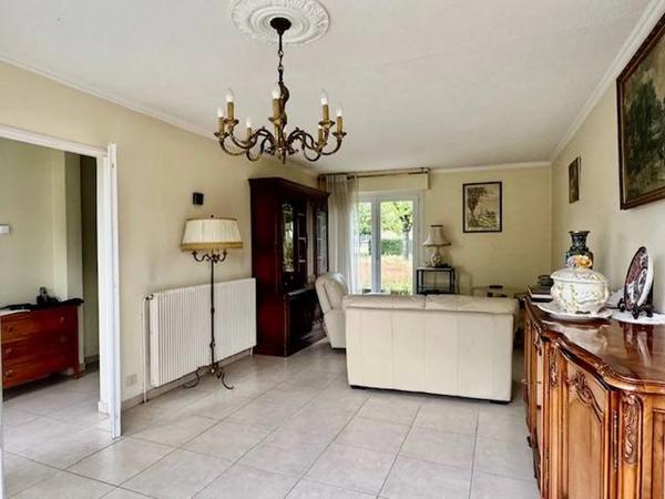 PESSAC, maison à étage avec 4 chambres sur 1172m² de jardin avec garage