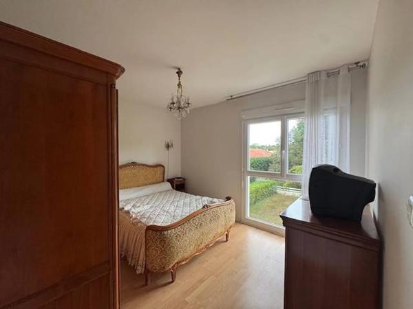 PESSAC, maison à étage avec 4 chambres sur 1172m² de jardin avec garage