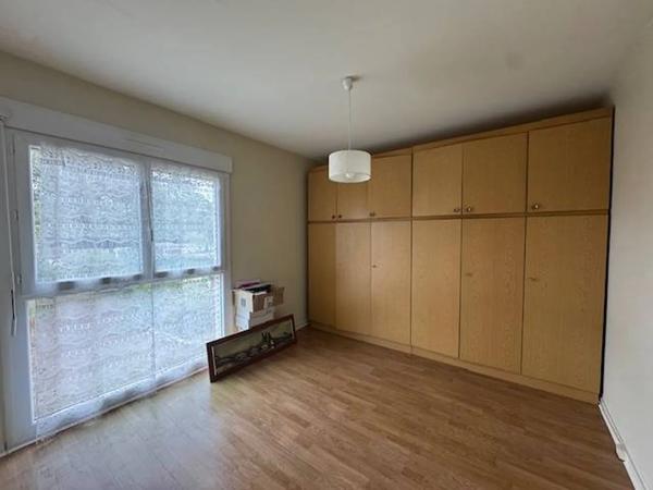 PESSAC, maison à étage avec 4 chambres sur 1172m² de jardin avec garage