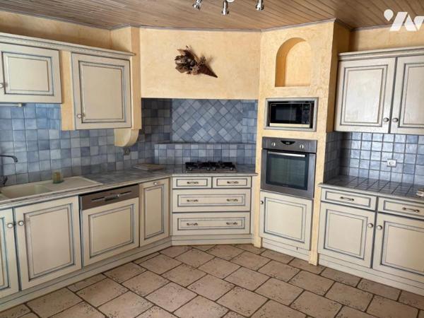 MELLE Maison ancienne de 98 m² 3 chambres