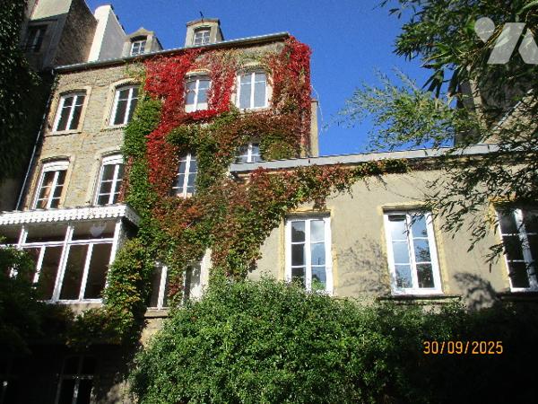 BEL IMMEUBLE BOULOGNE SUR MER 10 CHAMBRES GARAGE COUR