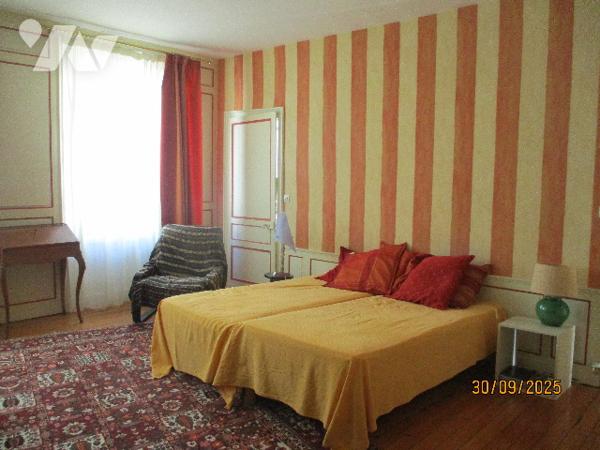 BEL IMMEUBLE BOULOGNE SUR MER 10 CHAMBRES GARAGE COUR