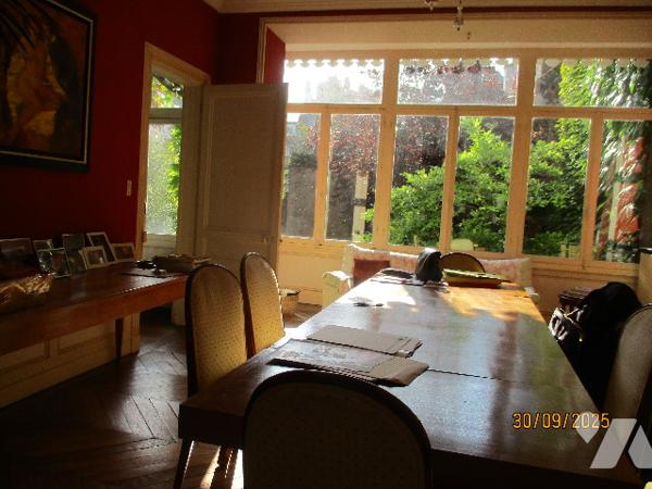 BEL IMMEUBLE BOULOGNE SUR MER 10 CHAMBRES GARAGE COUR