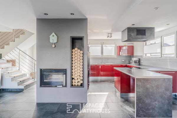 Chaleureuse contemporaine avec terrasse et jardin