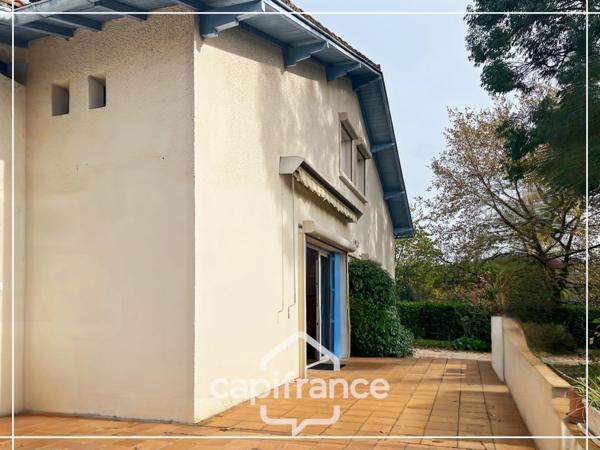 Maison à rénover, 5 chambres, jardin, tout à l'égoût, proche des commodités