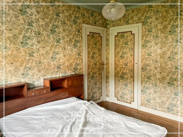 Maison à rénover, 5 chambres, jardin, tout à l'égoût, proche des commodités