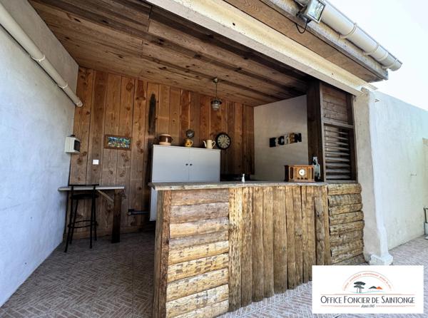 Propriété comprenant une maison principale d'habitation et 3 gites indépendants
