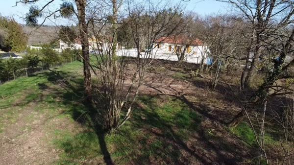 Terrain à bâtir proche du marché de Piégut-Pluviers