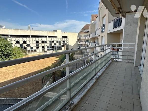 Appartement T3/4 de 70 m² (environ), en centre ville avec une cave et un box en sous-sol sécurisé