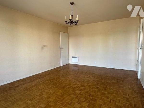 Appartement T3/4 de 70 m² (environ), en centre ville avec une cave et un box en sous-sol sécurisé
