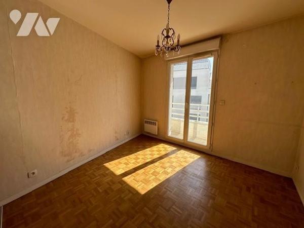 Appartement T3/4 de 70 m² (environ), en centre ville avec une cave et un box en sous-sol sécurisé
