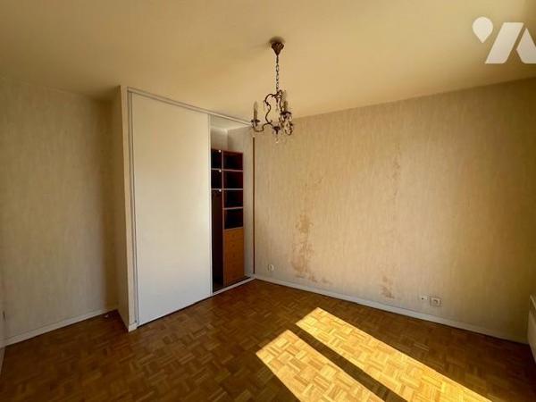 Appartement T3/4 de 70 m² (environ), en centre ville avec une cave et un box en sous-sol sécurisé