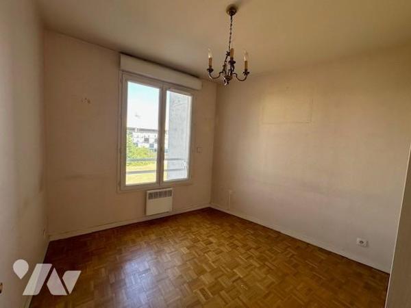 Appartement T3/4 de 70 m² (environ), en centre ville avec une cave et un box en sous-sol sécurisé