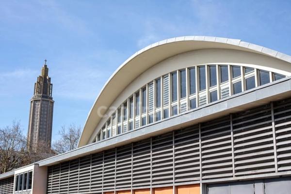 *Centre-Ville Le Havre* Fonds de commerce Restaurant 230 m² emplacement numéro 1, 130 m de vitrine + 2 appartements (T2 et T3) + stationnement