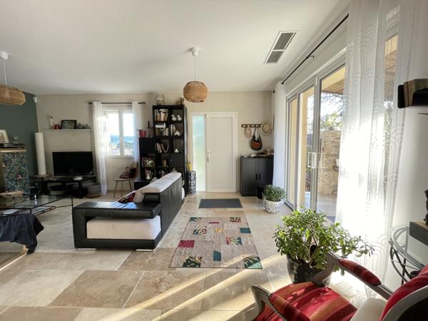 Montfort-sur-Argens (83570) VILLA RECENTE 3 CHAMBRES / JARDIN DE 400M²/ PISCINE/ GARAGE ET SOUS SOL DE 60M²