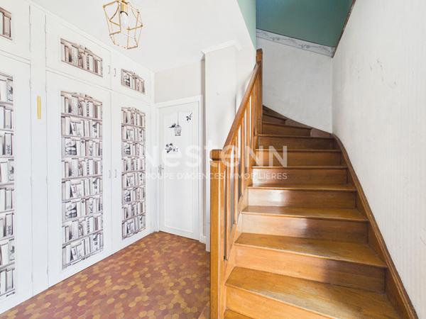 A Saint Paul Des Landes, sur 450 m² de terrain, à vendre maison de type 5 d'une surface de 100 m², avec garage et jardin.