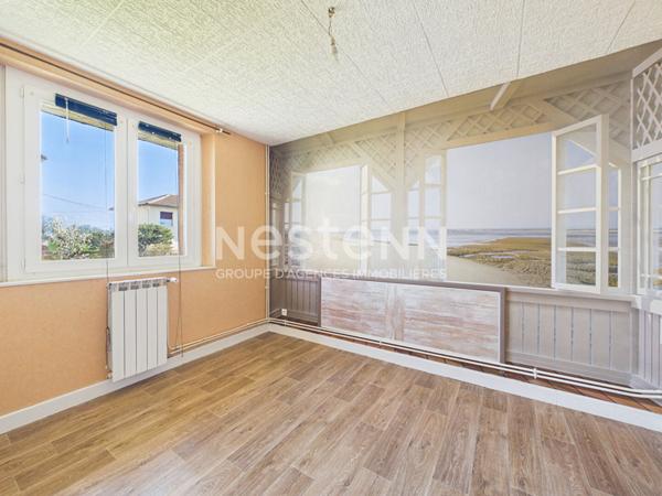 A Saint Paul Des Landes, sur 450 m² de terrain, à vendre maison de type 5 d'une surface de 100 m², avec garage et jardin.